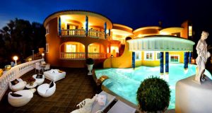 Čudovite hiše: Villa Colani Čudovita vila